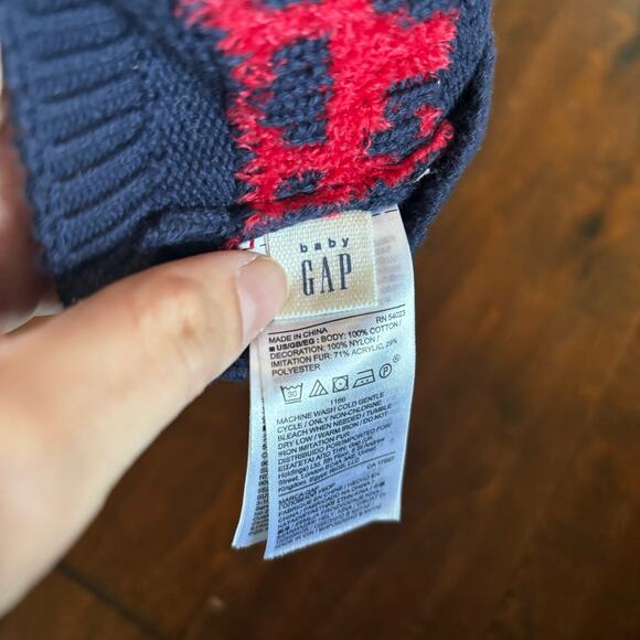 Baby Gap Girls 6-12 Month Winter hat Blue Red Hearts Beanie Pom - Picture 4 of 5